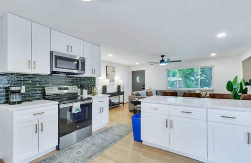 Arvada Plaza Area House | 4BD Near DT - Hot Tub, Pingpong & Backyard Fun