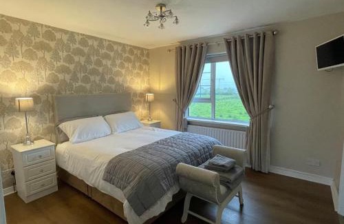 Letterkenny House | 4Bedroom House-Letterkenny-PrivateGarden-Sleeps 7