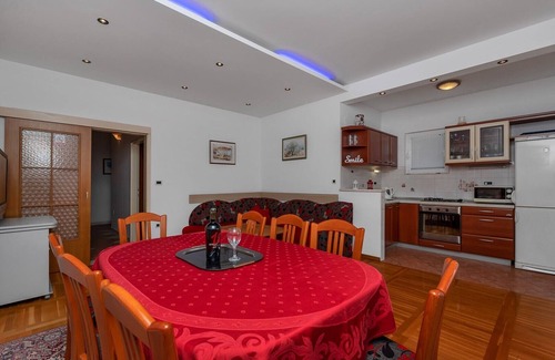 Istok Apartment | 4Bedrooms FreeParking BigBalcony Apt Bugenvilija