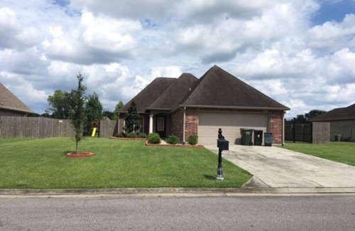 Gonzales House | 4BR 2BA Family Home On a Lake (Entire House)