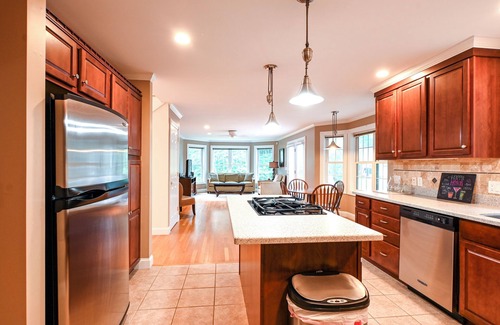 Southern Coast House | 4BR, 3.5 BA, Kid-Friendly, Private, A/C, 5min to Beach