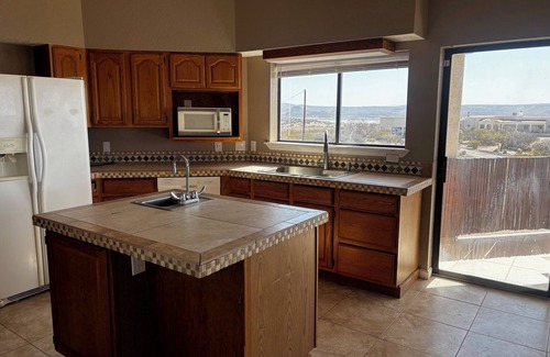 Truth or Consequences House | 4BR 4BA 3K sq Ft on 2 acres, Elephant Butte Lake Views, refrigerated AC