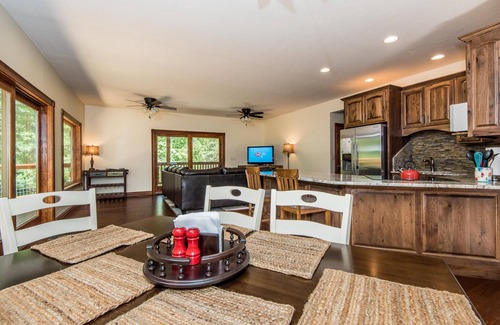 Gnaw Bone Cabin | 4BR, 4BA log cabin w/hiking trails