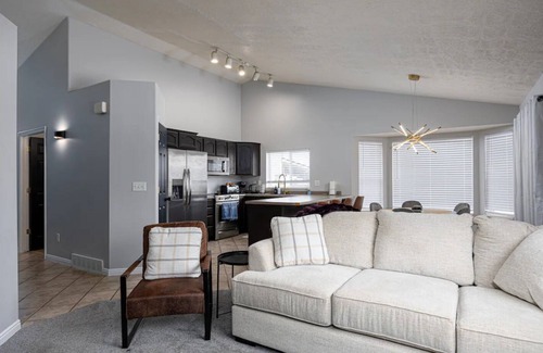 Salt Lake City Apartment | 4BR 4BA w/Movie Theater Near SLC, Airport, Skisnn