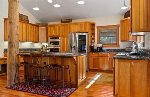 Stonehaven House | 4BR Apres Ski & Golf Retreat with Hot Tub!
