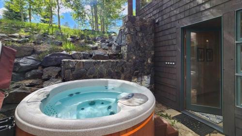 Stonehaven House | 4BR Apres Ski & Golf Retreat with Hot Tub!