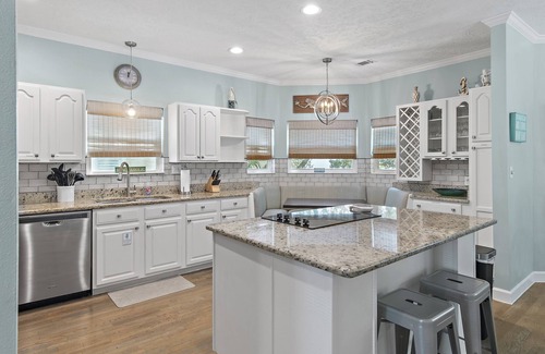 Clipper Cove House | 🏖4BR Beach Retreat-Community Pool-Walk to Beach-By the Ocean Blue🏖