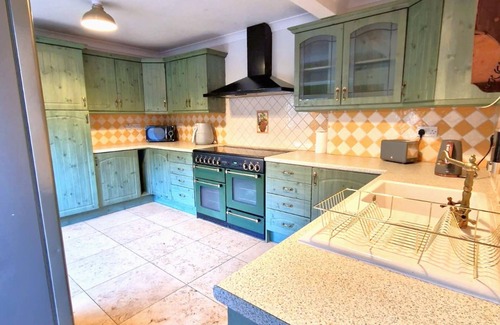 Bedford Apartment | 4BR Bedford-House FREE Parking