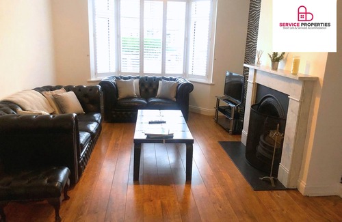 Bedford Apartment | 4BR Bedford-House FREE Parking