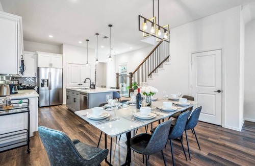 Northside House | 4BR Family Retreat | Close to Downtown&The Heights