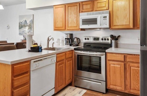 Wildernest House | 4BR Gem w/Great Views & Trail Access