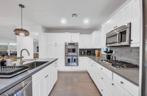 Los Angeles House | 4BR Hilltop Villa by Universal Studios with Pool and Amazing Views