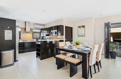 Santa Cruz House | 4BR HOME WITH PRIVATE POOL AND BBQ!