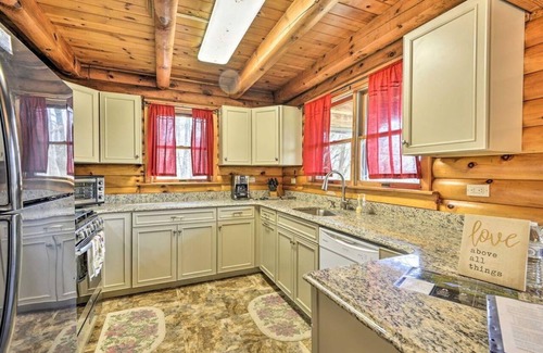 Pleasant Mount Cabin | 4BR Log Cabin - Spring Midweek - 35% Promo!
