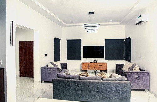 Abuja Apartment | 4BR Luxury Home, Central Abuja. 24hrs Elect/Wi-Fi and Free Private Chef