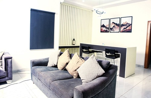 Abuja Apartment | 4BR Luxury Home, Central Abuja. 24hrs Elect/Wi-Fi and Free Private Chef