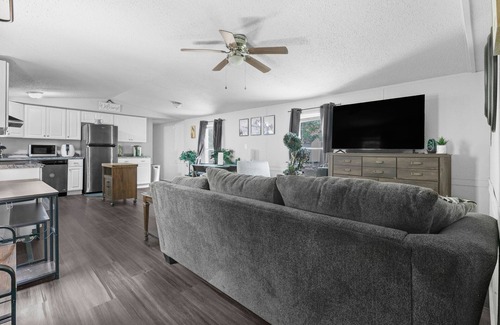 Simpsonville House | 4BR mobile home w/Hot Tub,Fire pit,gas BBQ AC, WiFi in Simpsonville by Hospital