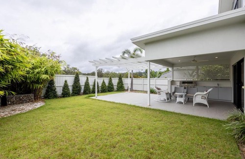 Upper Kedron House | 4BR Modern Home Near Parks and Dining with Outdoor Space