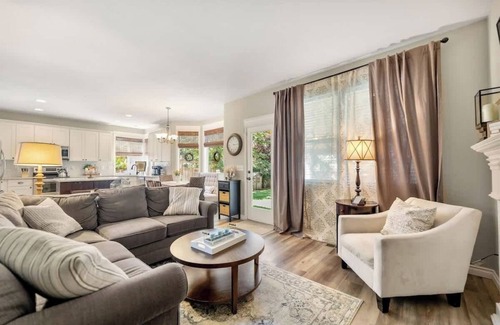 Vancouver House | 4BR Retreat | Patio, Playground, Firepit + BBQ