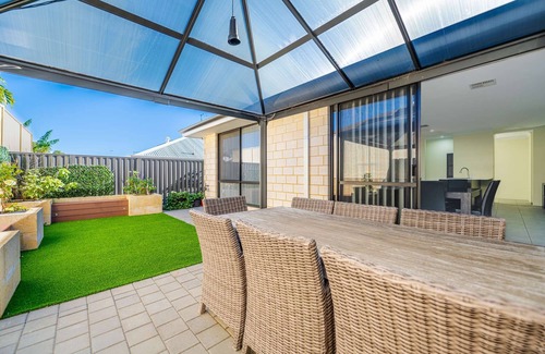 Lakelands House | 4BR Spacious Family Home w/Outdoor Dining & Games