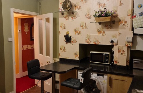 Penmaenmawr Apartment | 4Br Stunning Sea View Escape-near Snowdonia & Coastal Trails