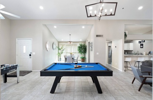 Covey House | 4BR Stylish Mid-Century Escape w/Pool & Luxe Vibes