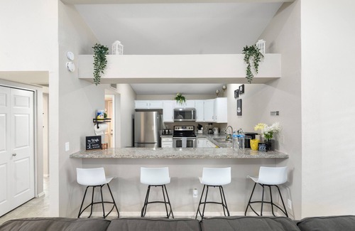 Covey House | 4BR Stylish Mid-Century Escape w/Pool & Luxe Vibes