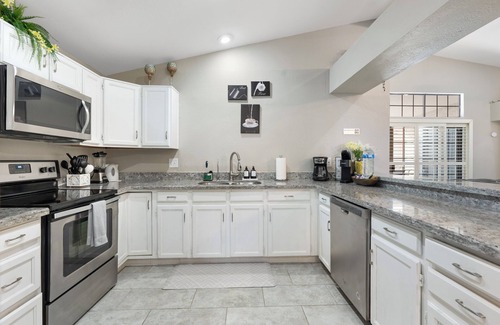 Covey House | 4BR Stylish Mid-Century Escape w/Pool & Luxe Vibes