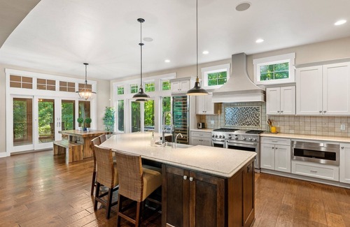 Plymouth House | 4BR Villa on 25 Acres – 10min to Road America Fire Pit & Chef’s Kitchen