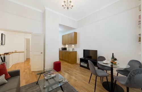 Pembridge Apartment | 4CG · Notting Hill Luxe Apartment