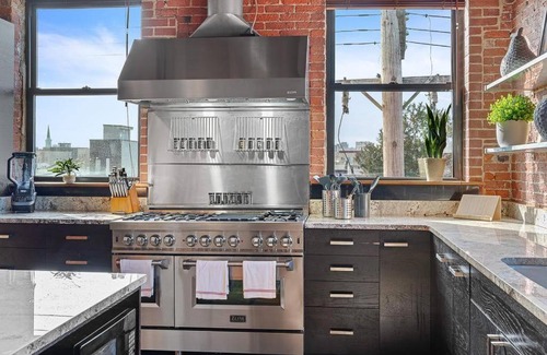 Norris Square House | 4K sqft LOFT Gym, TV Wall, Pool, Table Ping Pong