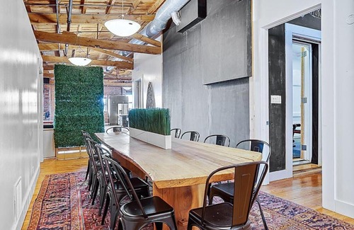 Norris Square House | 4K sqft LOFT Gym, TV Wall, Pool, Table Ping Pong