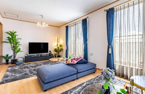 Tokeshi Villa | 【4LDKの一軒家貸し切り!】スタイリッシュで落ち着いたインテリアのハウスで沖縄を満喫しましょう!