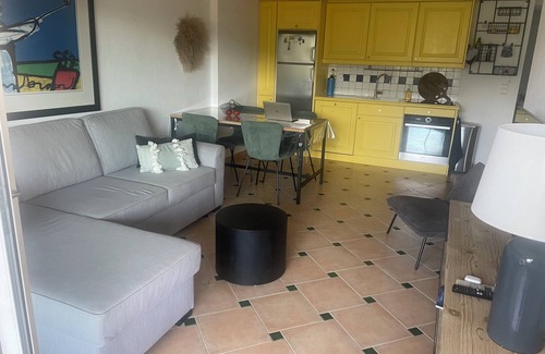 La Rouviere Apartment | 4p Apartment on beautiful Domaine with pool near the sea