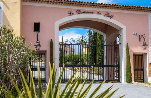 La Rouviere Apartment | 4p Apartment on beautiful Domaine with pool near the sea