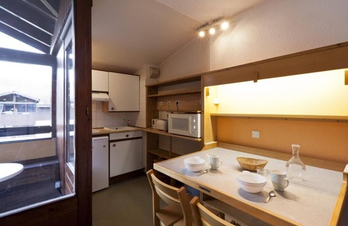 Brides-les-Bains Apartment | 4th floor, balcony, parking, tv, ski locker, 28m², Brides Les Bains
