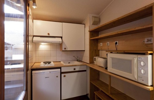 Brides-les-Bains Apartment | 4th floor, balcony, parking, tv, ski locker, 28m², Brides Les Bains