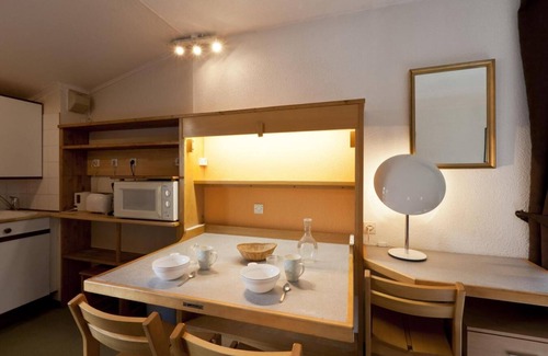 Brides-les-Bains Apartment | 4th floor, balcony, parking, tv, ski locker, 28m², Brides Les Bains