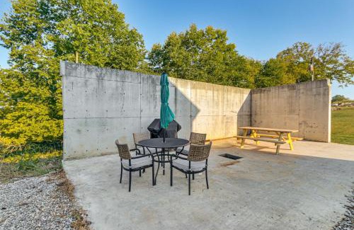 Boonsboro House | 5,000 Sq Ft Antebellum Farmhouse 3 Mi to Antietam!