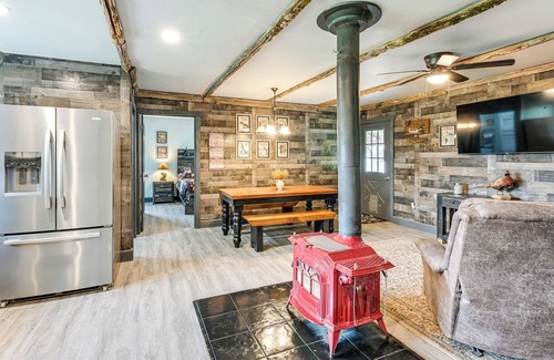 Deford House | 5-Acre Kingston Getaway: Pond, Peacocks & Fire Pit