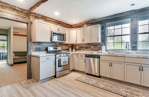 Deford House | 5-Acre Kingston Getaway: Pond, Peacocks & Fire Pit