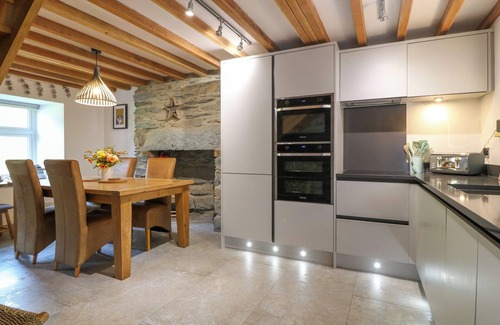 Betws-Y-Coed Cottage | 5 BANC LLUGWY, with open fire in Betws-Y-Coed
