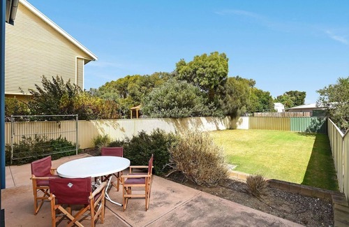 Goolwa South House | 5 Barrage Rd - Riverfront holiday home overlooking the bird sanctuary