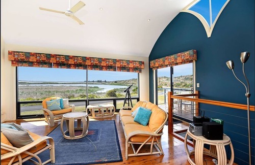 Goolwa South House | 5 Barrage Rd - Riverfront holiday home overlooking the bird sanctuary