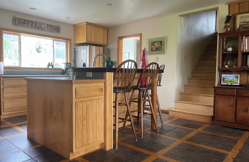 Arlee House | 5 Bdrm Country Home on 22 acres 30 minutes north of Missoula
