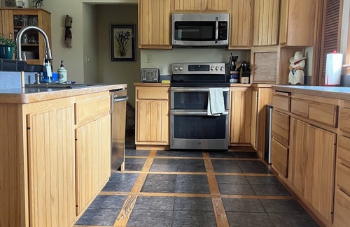Arlee House | 5 Bdrm Country Home on 22 acres 30 minutes north of Missoula