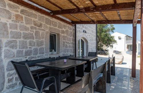 Putnikovic Villa | 5* Beachfront Villa Olive Mill