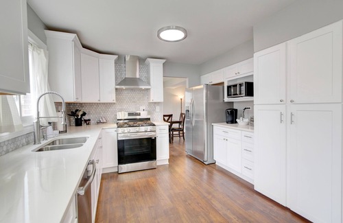 Arlington Heights House | 5 Bed/2.5 Bath Home in Arlington Heights - Close to Airport, shopping