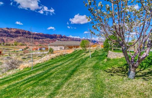 Moab South Valley House | 5 Bed 3 Bath Vacation home in Arches National Park