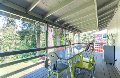 Starcrest House | 5 bed/3 bath with Game Room!